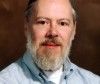 Fedora 16, dedicada a Dennis Ritchie
